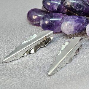 Silver Tone, Wavy edge V-shaped Post Earrings Vintage (90s) by Sarah Coventry 2"